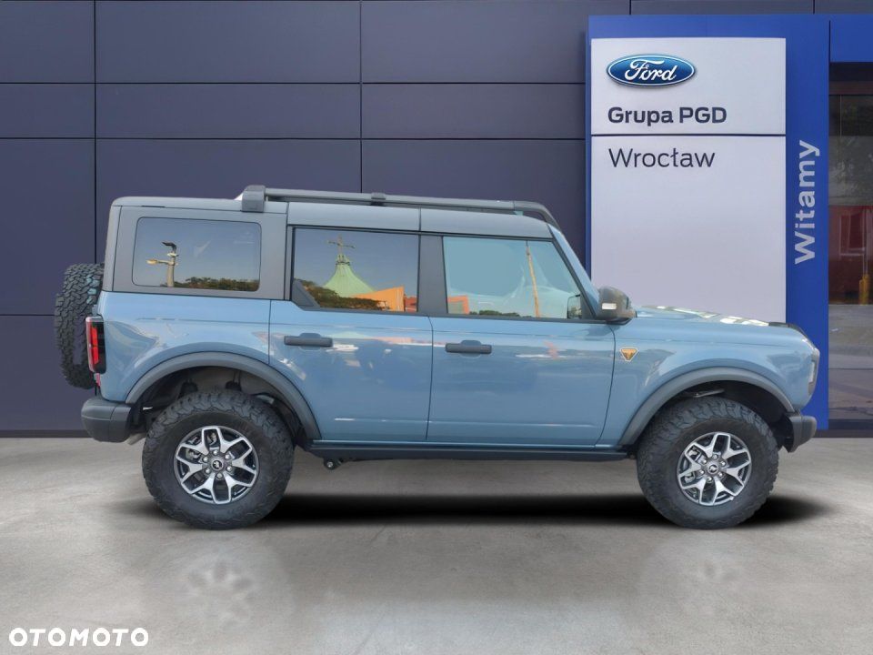 Ford Bronco - 6