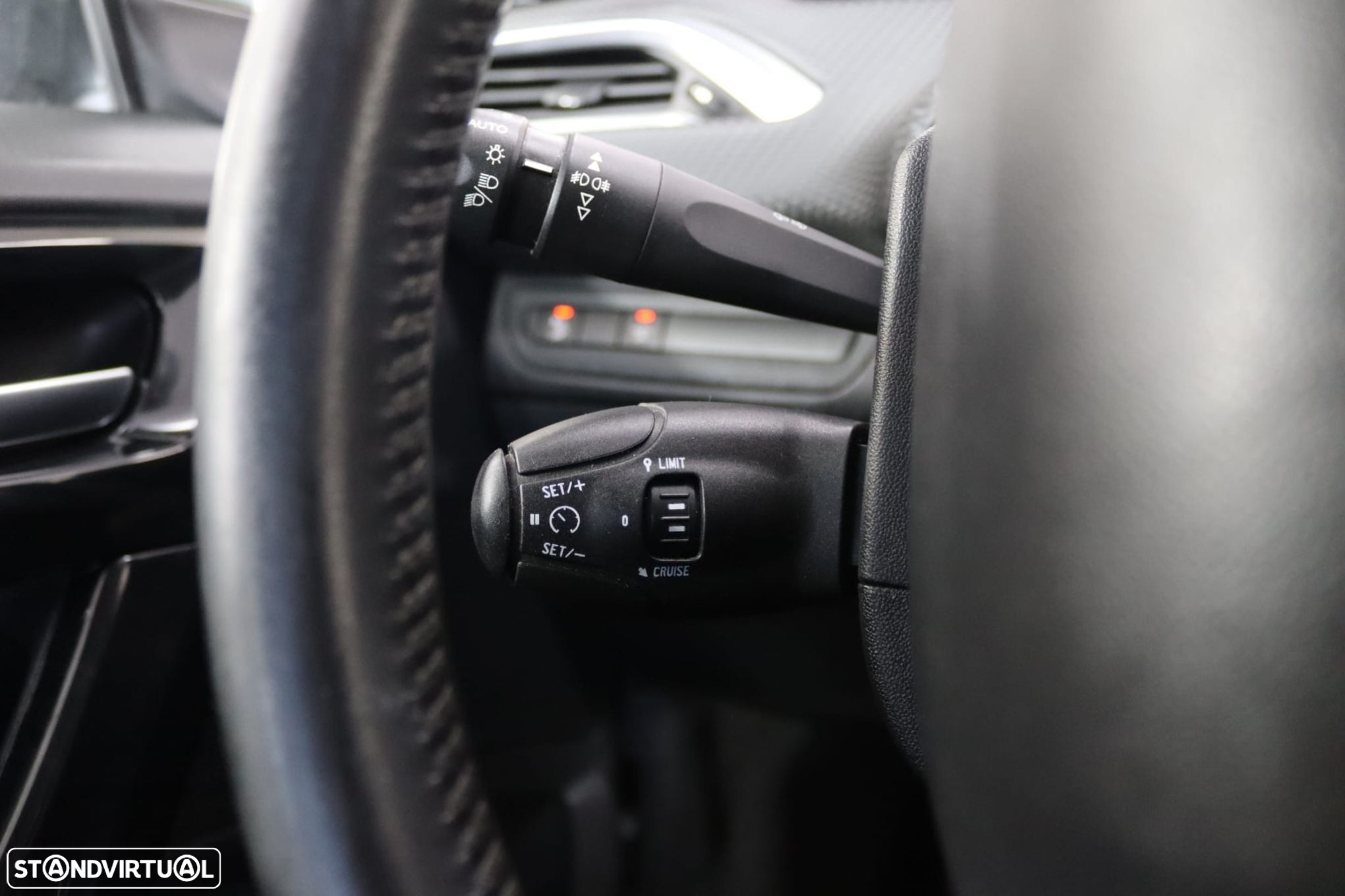 Peugeot 208 1.2 PureTech Signature - 12