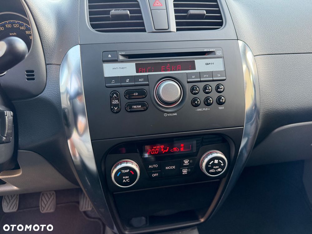 Suzuki SX4 1.6 Comfort Plus - 23
