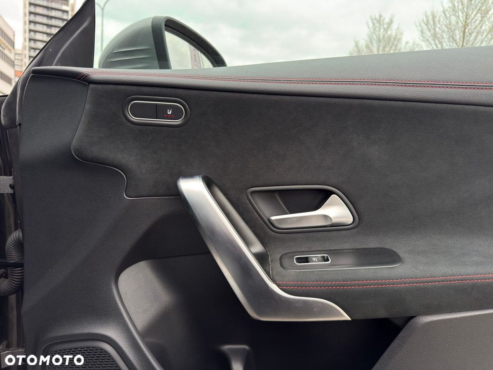 Mercedes-Benz CLA - 24