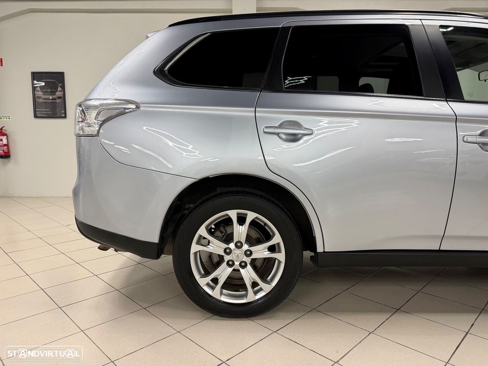 Mitsubishi Outlander 2.2 DI-D Intense - 4