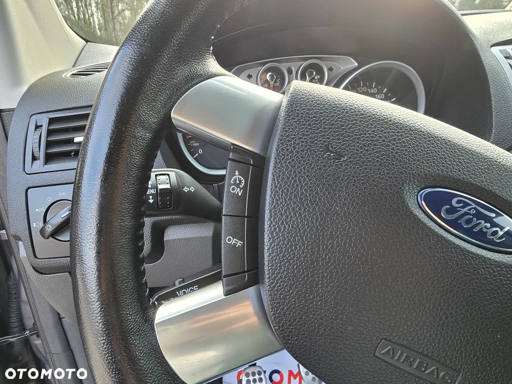 Ford Kuga 2.0 TDCi 2x4 Titanium - 34