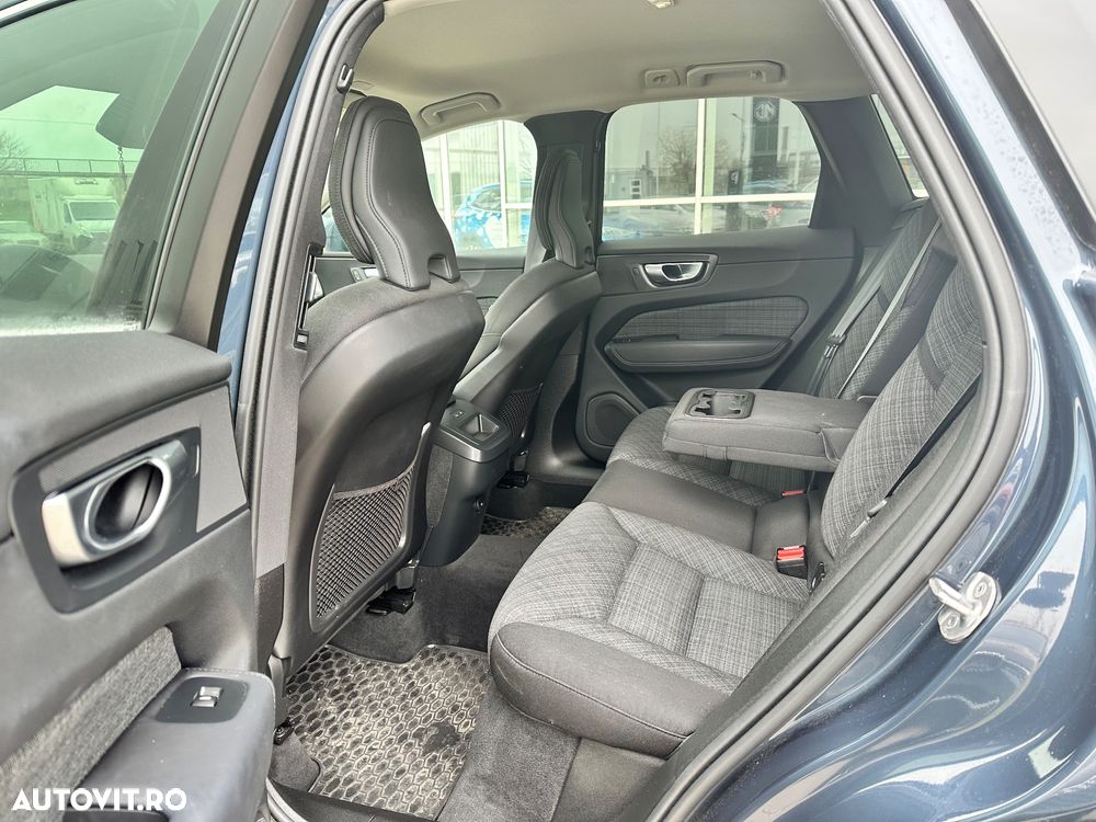 Volvo XC 60 B4 MHEV AT8 FWD Momentum Pro - 10