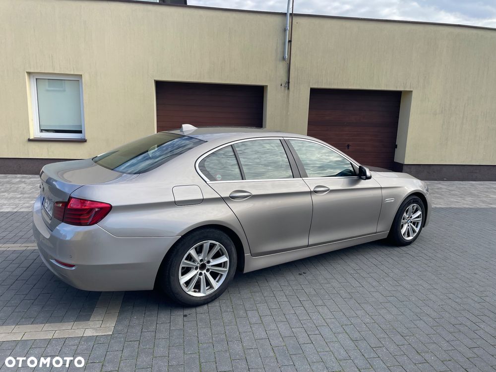 BMW Seria 5 525d xDrive - 4