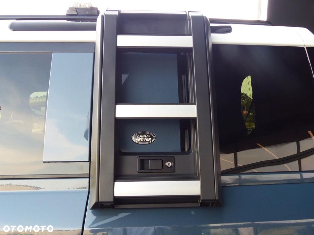 Land Rover Defender 3.0 D300 mHEV HSE - 11
