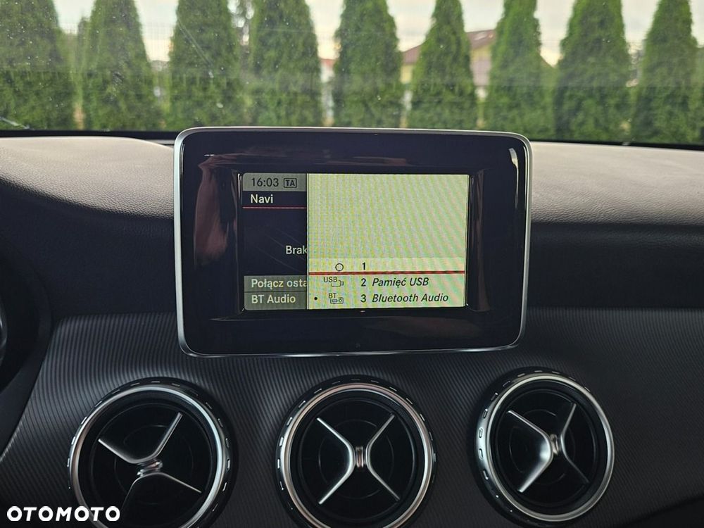 Mercedes-Benz GLA - 22