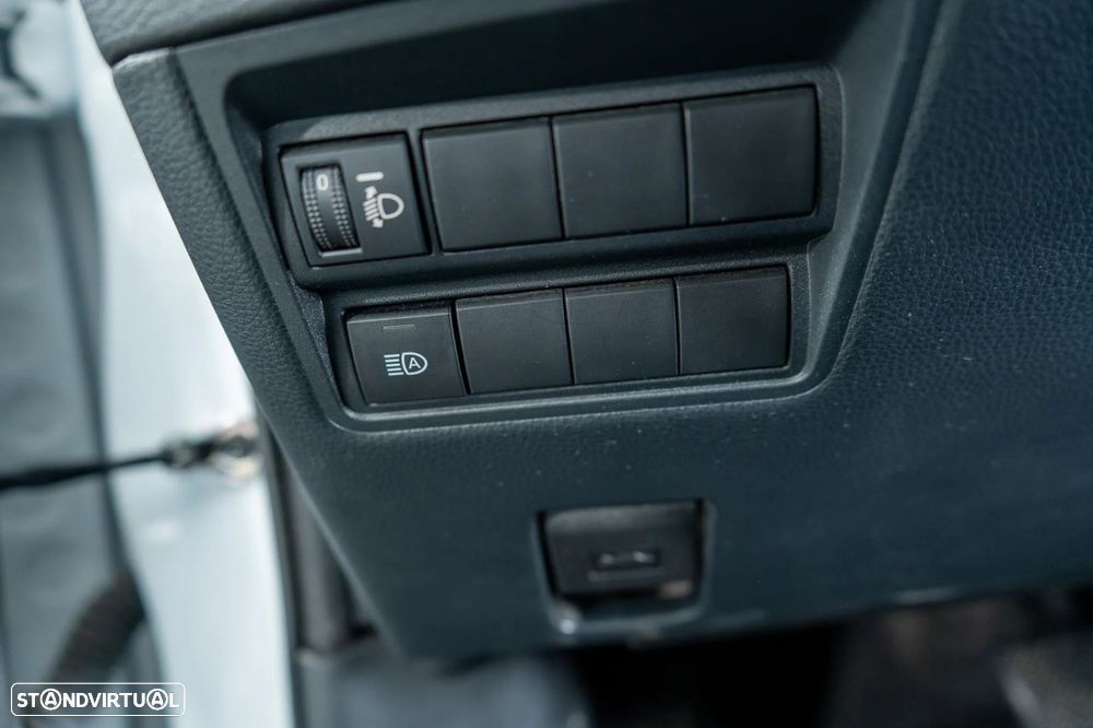 Toyota Yaris 1.5 HDF Comfort Plus - 30