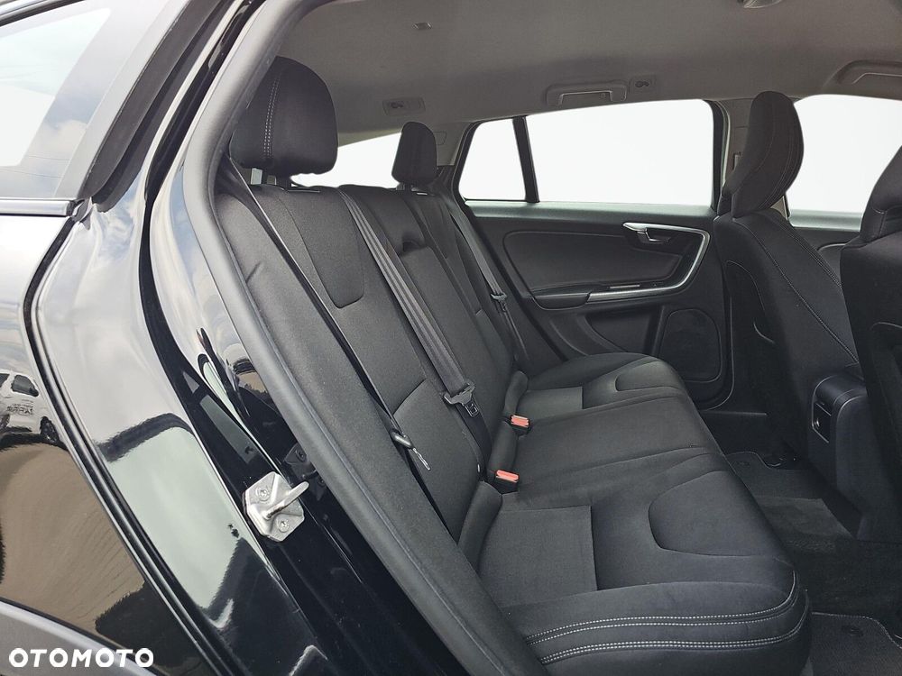 Volvo V60 Cross Country - 36