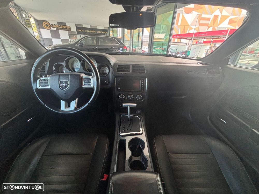 Dodge Challenger - 8