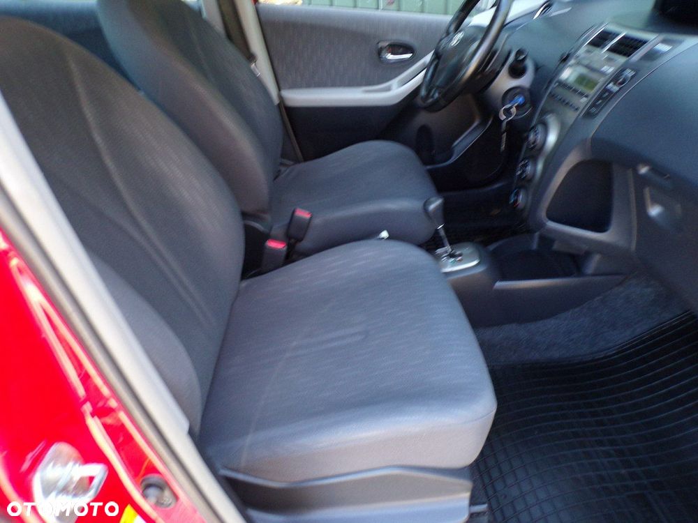 Toyota Yaris - 18
