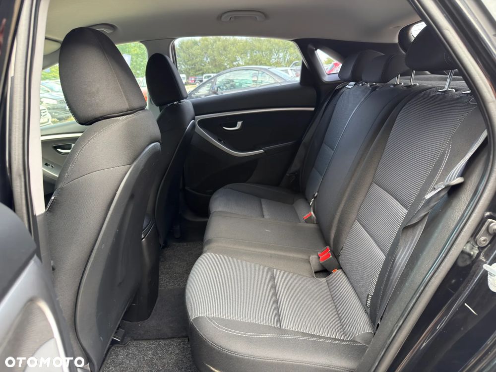 Hyundai i30 1.6 GDI Classic - 24