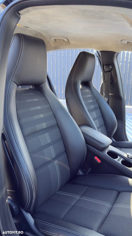 Mercedes-Benz GLA 180 7G-DCT StreetStyle - 17