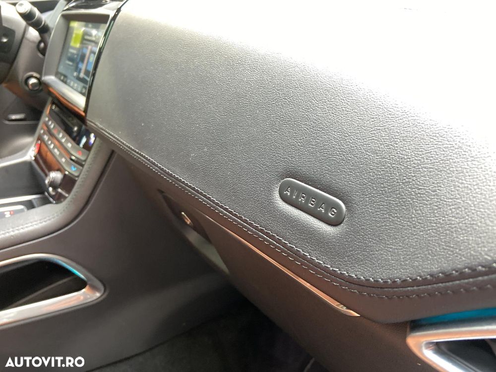 Jaguar F-Pace D300 AWD - 29