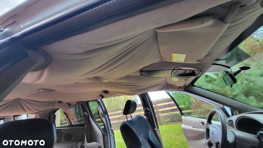Dodge Grand Caravan 3.3 SE - 25