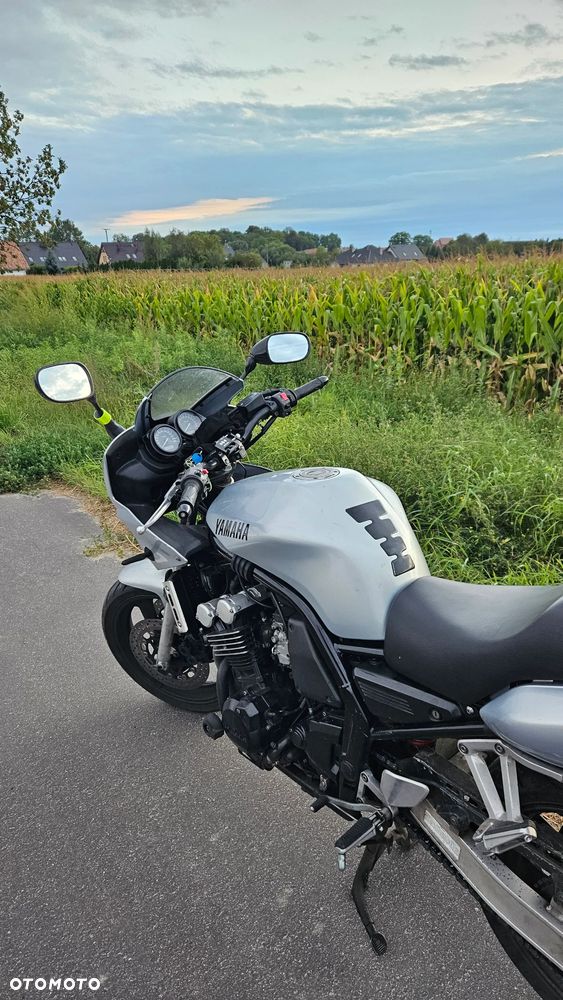 Yamaha FZS - 4