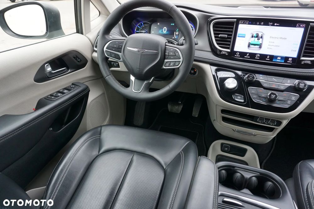 Chrysler Pacifica - 21