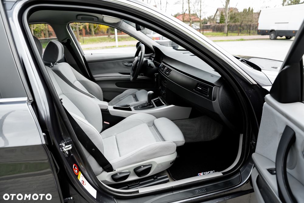 BMW Seria 3 325i - 24