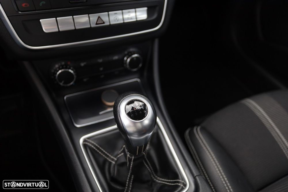 Mercedes-Benz CLA 180 d Shooting Brake Urban - 10