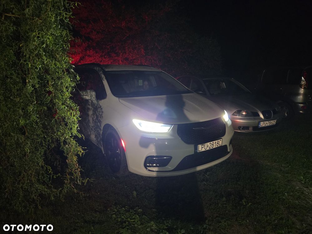 Chrysler Pacifica - 2