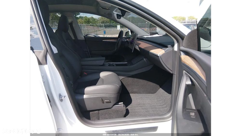 Tesla Model Y Long Range Dual Motor AWD - 10