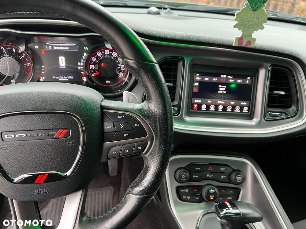 Dodge Challenger - 10