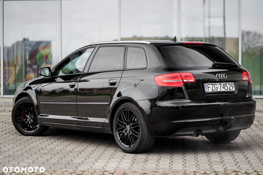 Audi A3 Sportback 1.6 TDI S line Sportpaket - 19