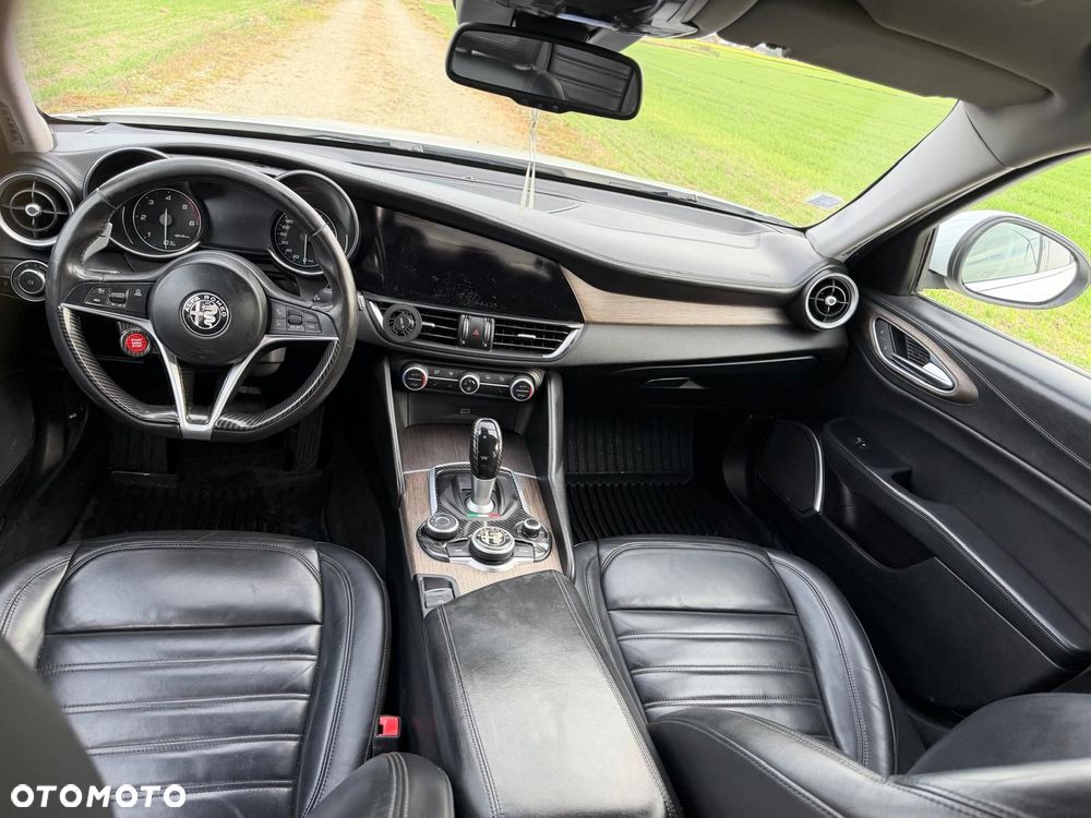 Alfa Romeo Giulia - 5