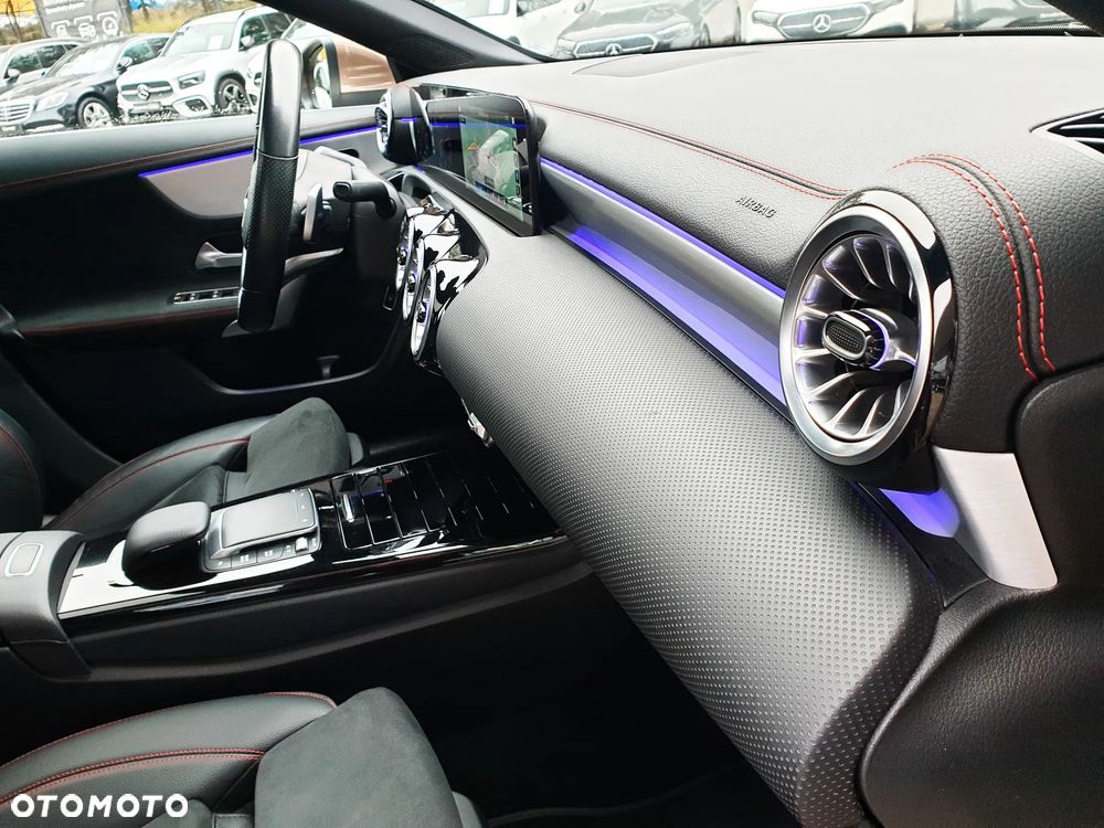 Mercedes-Benz CLA 250 AMG Line 7G-DCT - 20