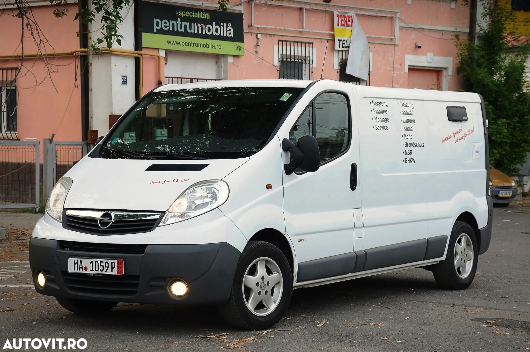 Opel Vivaro - 1