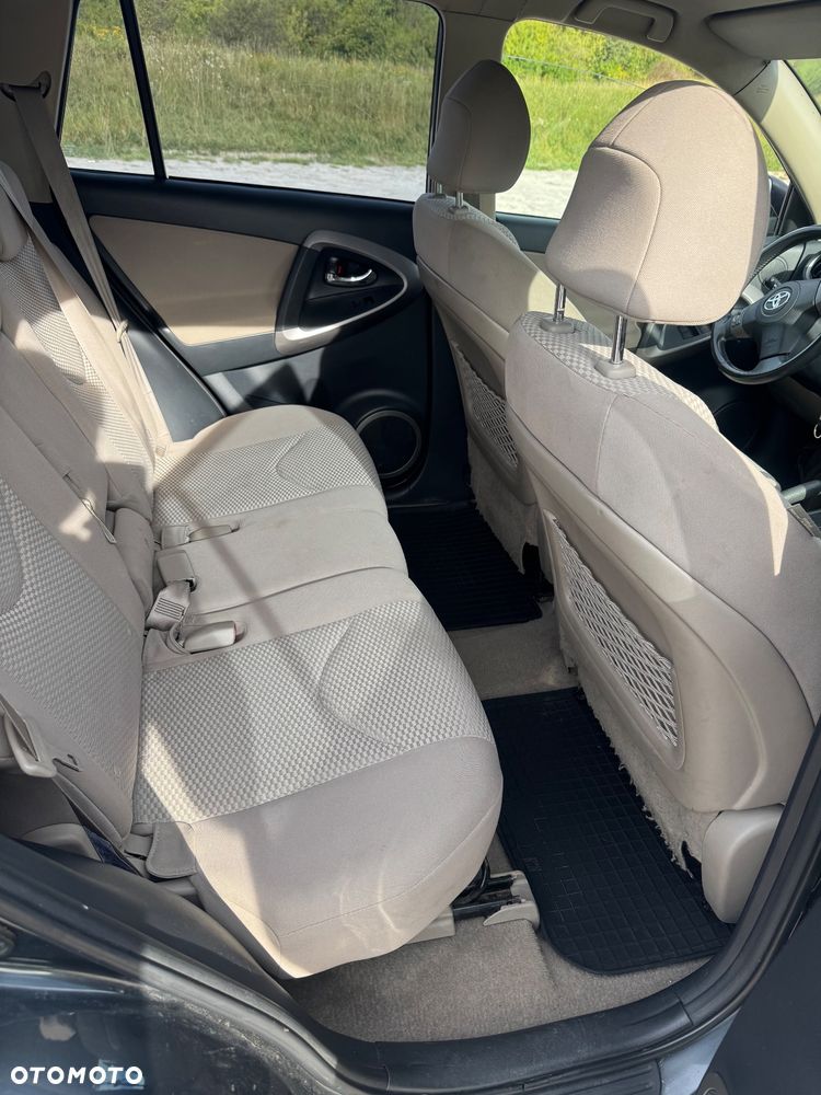 Toyota RAV4 - 11
