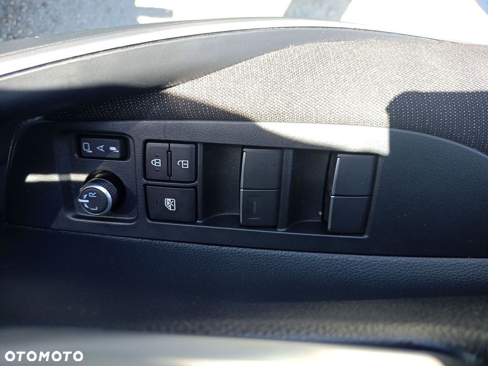 Toyota Corolla 1.8 Hybrid Comfort - 17