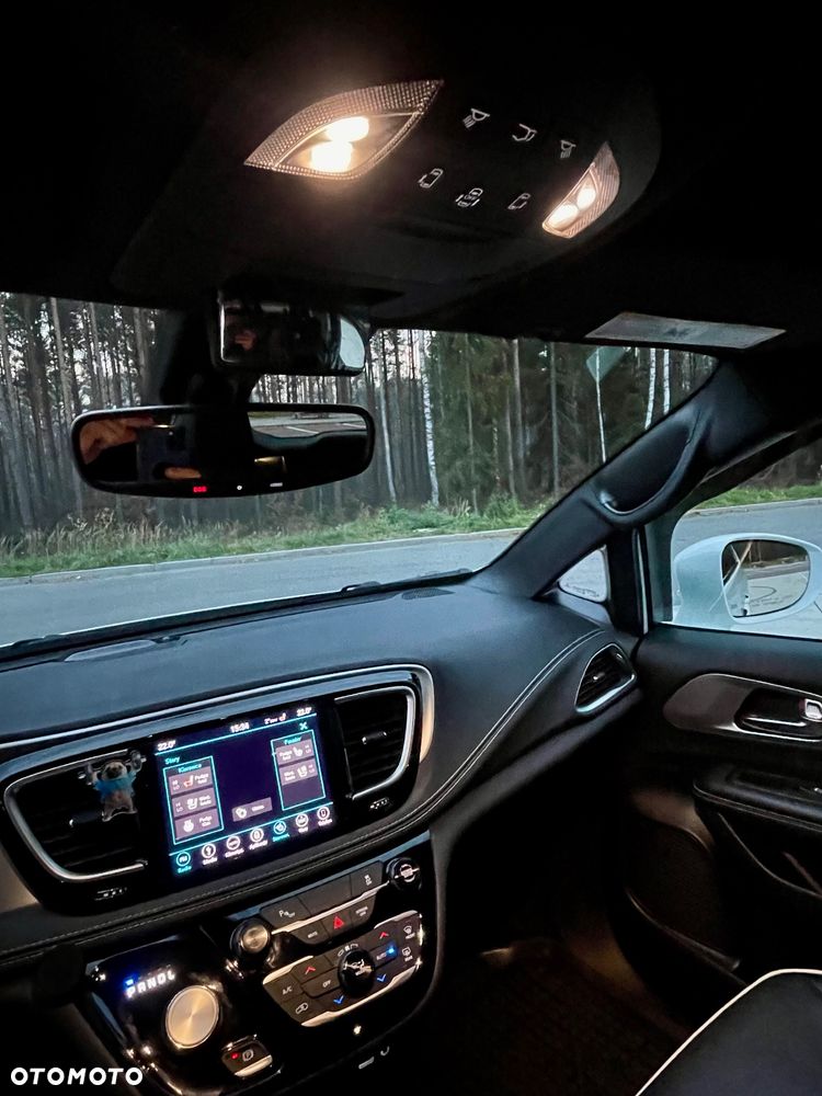 Chrysler Pacifica - 22