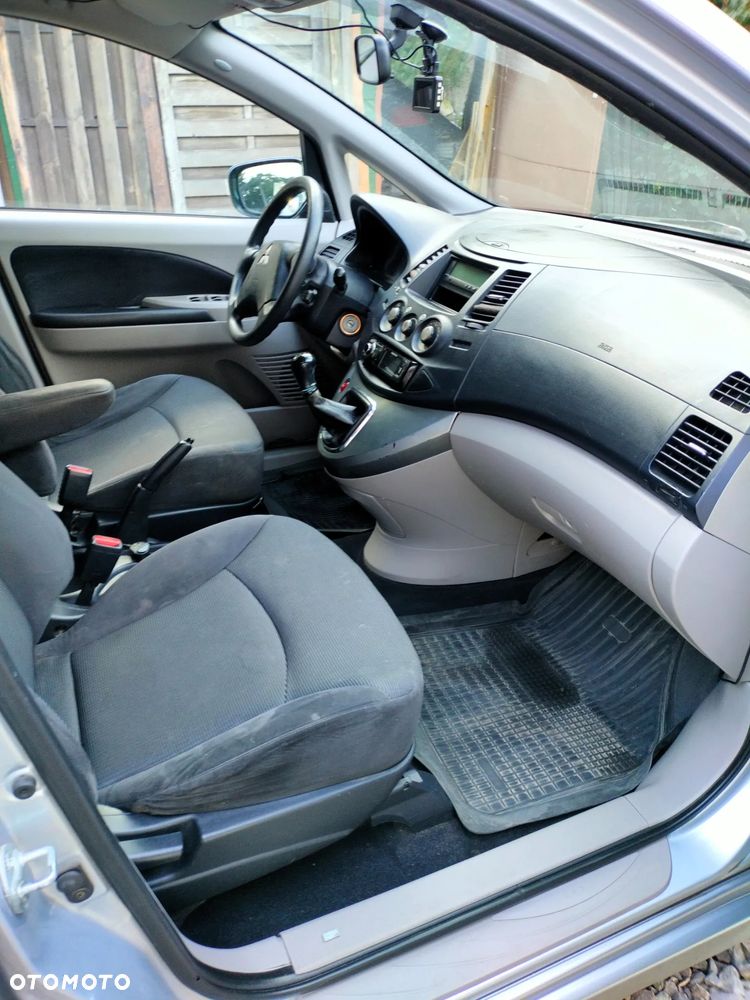 Mitsubishi Grandis - 21
