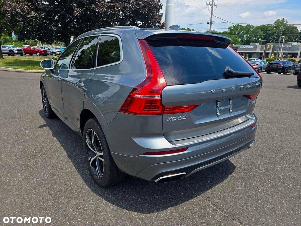 Volvo XC 60 T6 AWD R-Design - 4