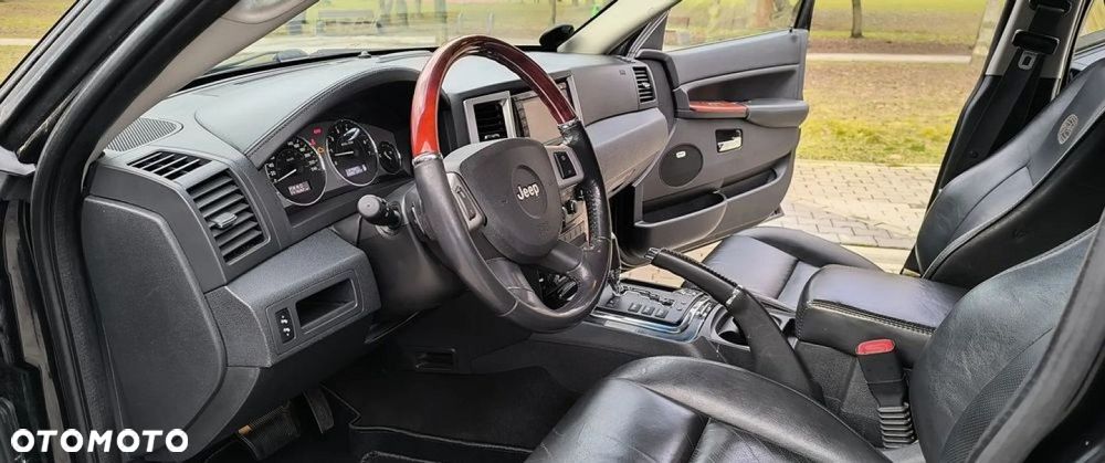 Jeep Grand Cherokee - 37