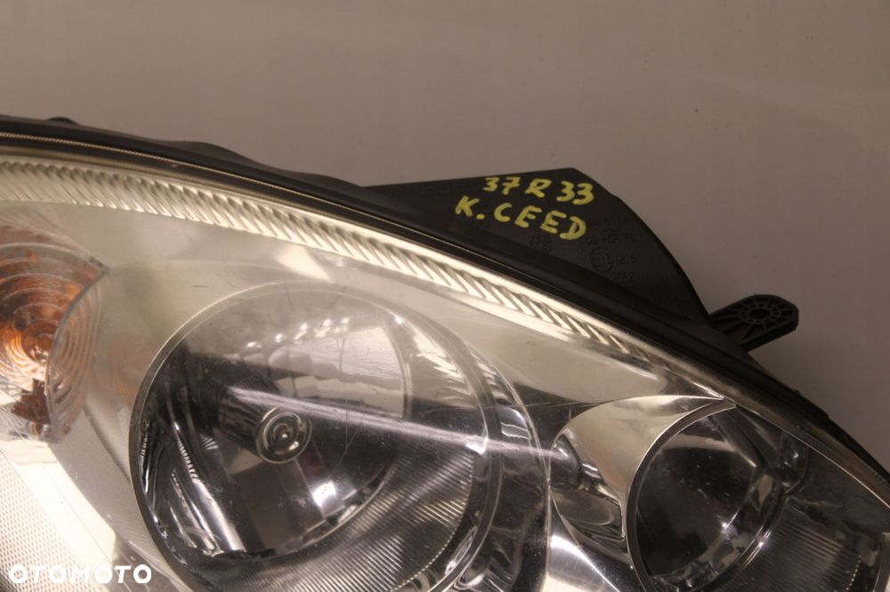 KIA CEED I 06R- REFLEKTOR LAMPA PRAWY PRZÓD PRAWA PRZEDNIA - 5