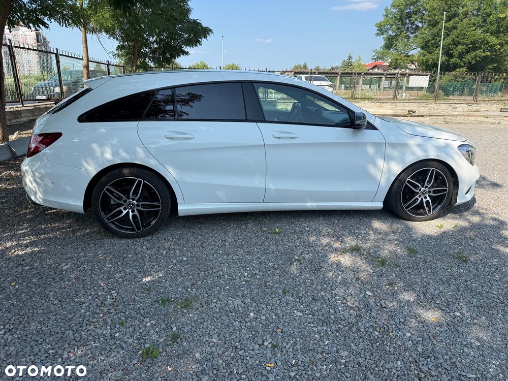 Mercedes-Benz CLA 200 7G-DCT Urban - 9