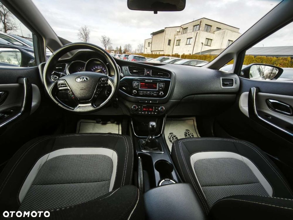 Kia Ceed - 8