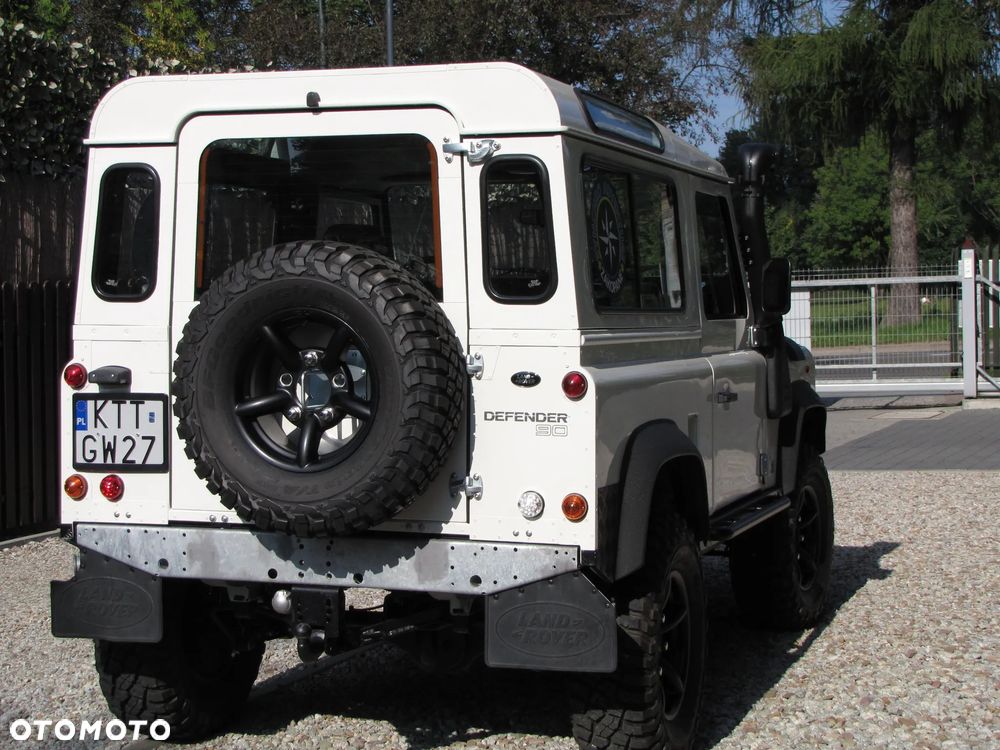 Land Rover Defender - 18