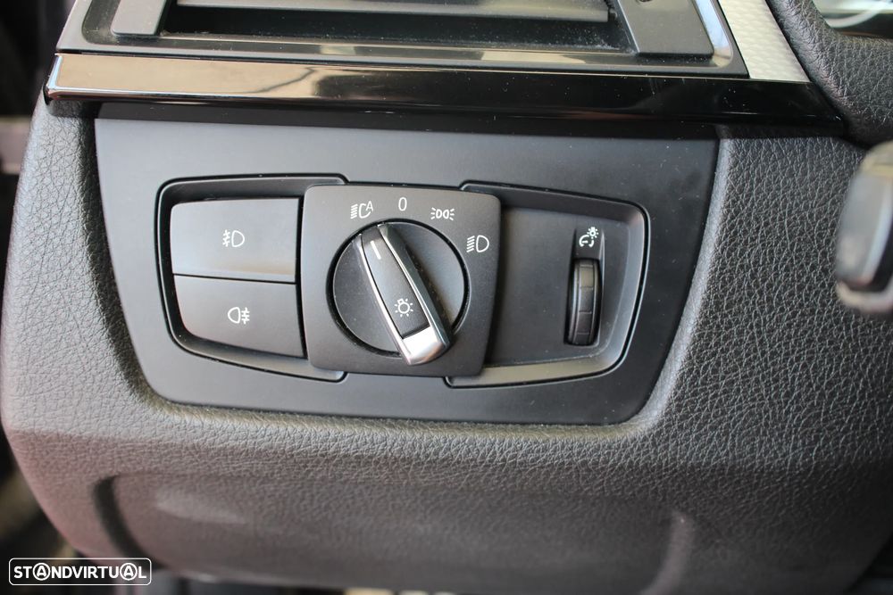 BMW 318 d Pack M - 27