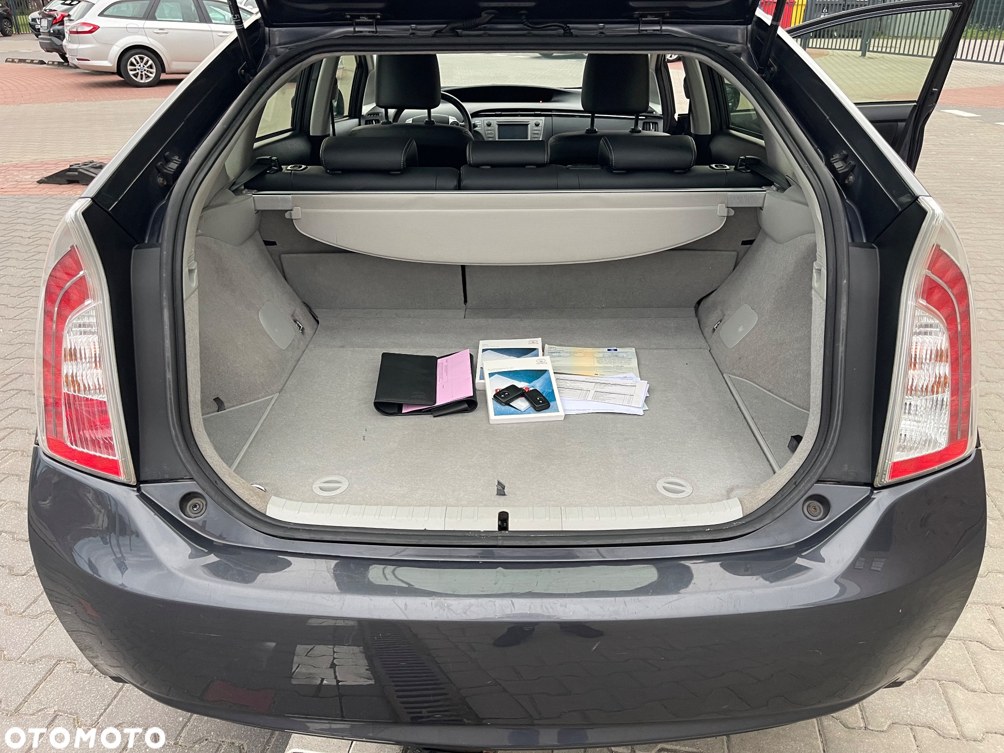 Toyota Prius 1.8 HSD Premium - 33