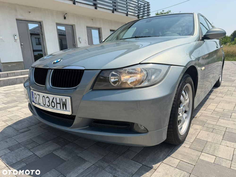 BMW Seria 3 318i - 4