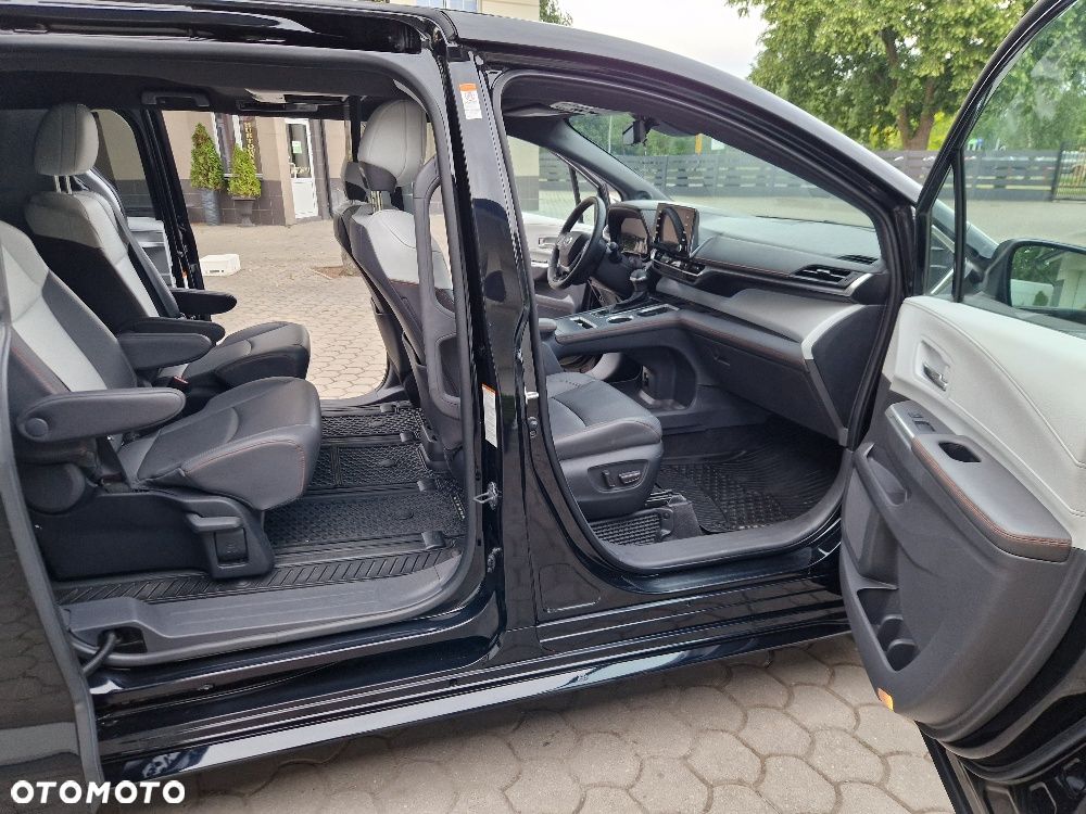 Toyota Sienna - 16