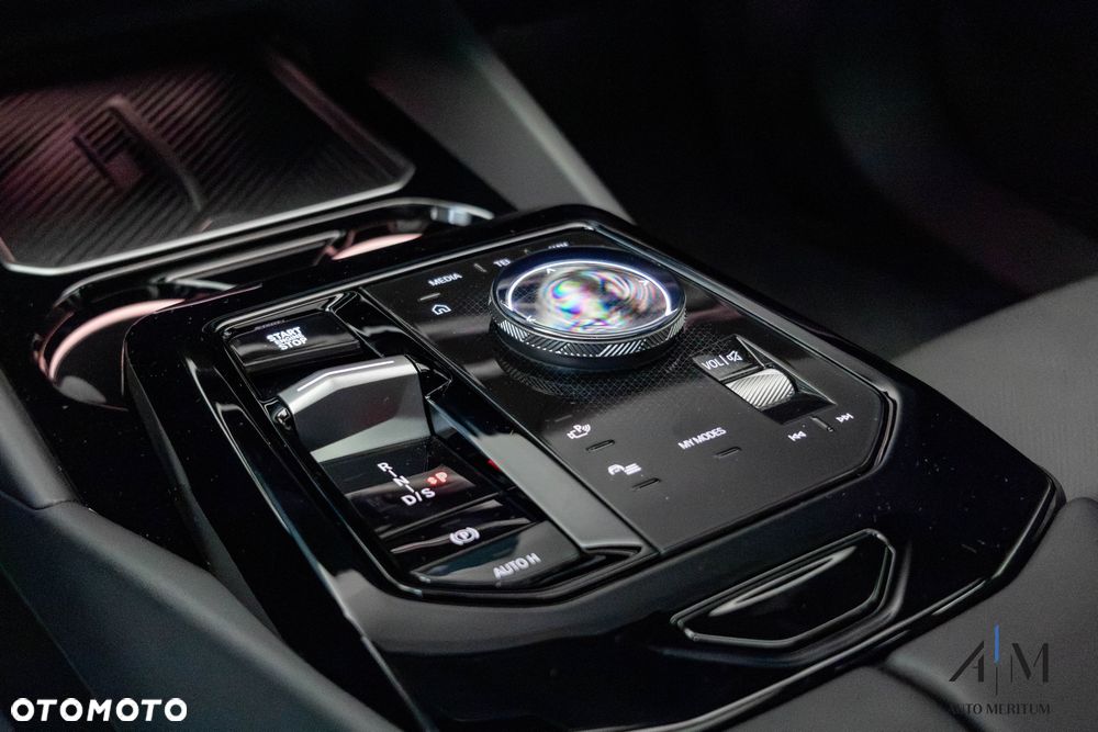 BMW Seria 5 520d xDrive - 32