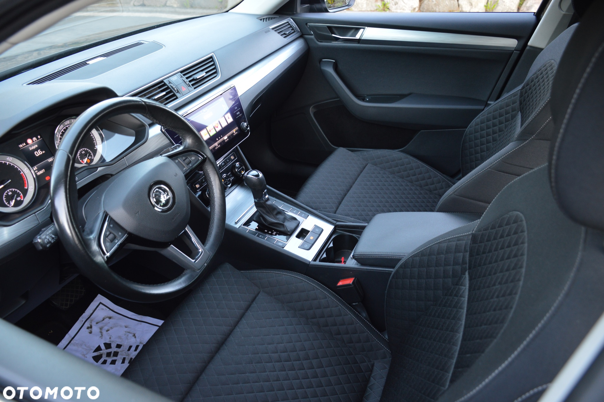 Skoda Superb 2.0 TDI SCR Sportline DSG - 17