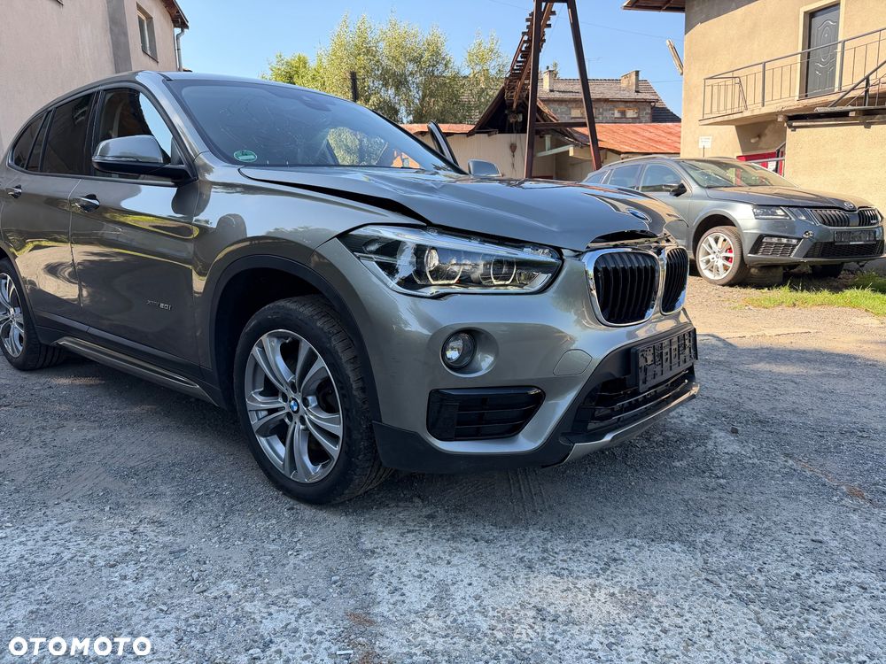 BMW X1 xDrive20i Sport Line - 23