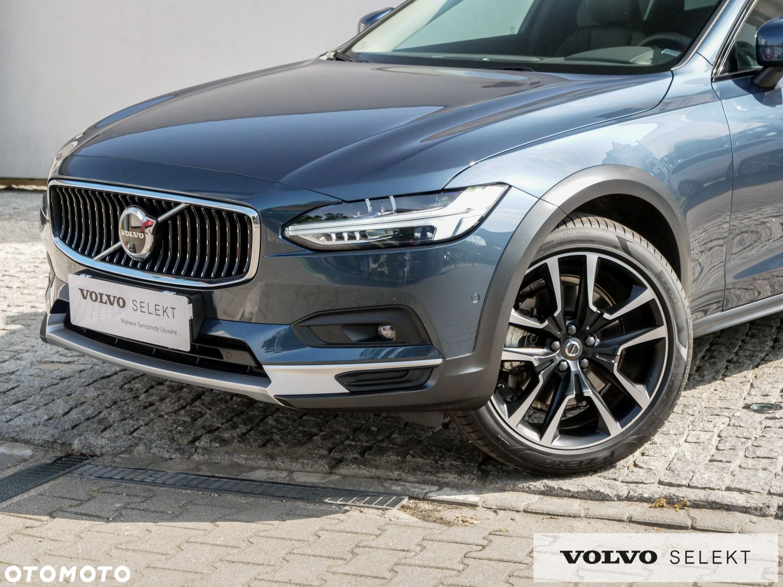 Volvo V90 Cross Country - 12