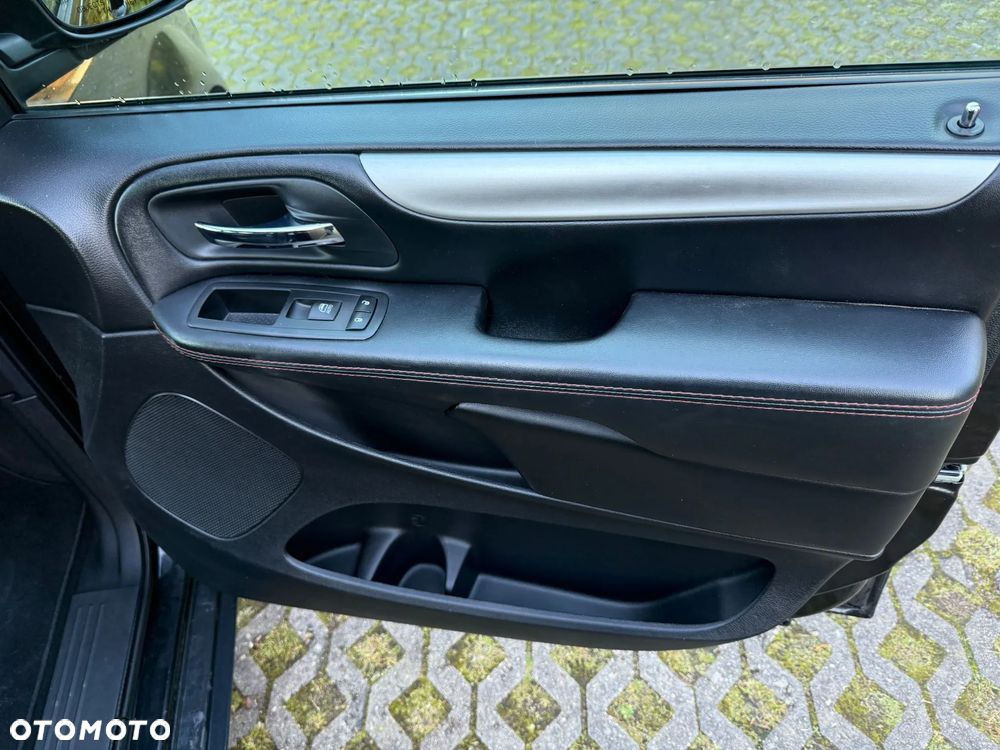 Dodge Grand Caravan 3.6 R/T - 27