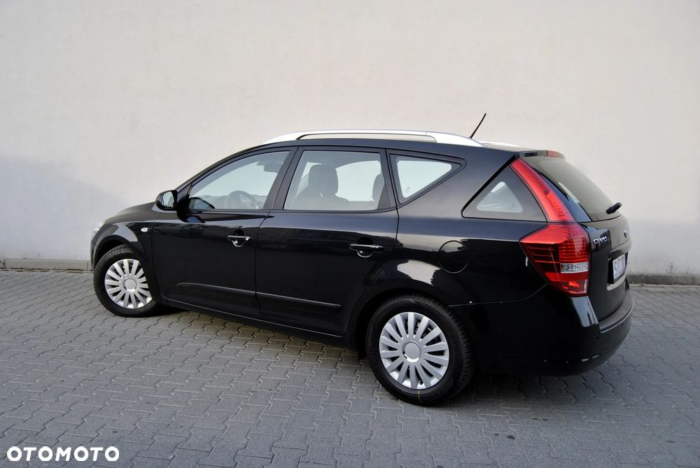 Kia Ceed - 11
