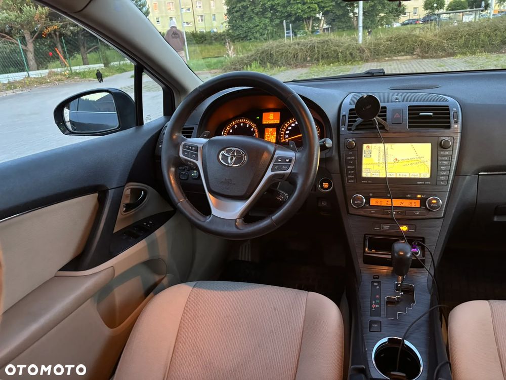 Toyota Avensis 2.0 Sol EU5 MS - 10
